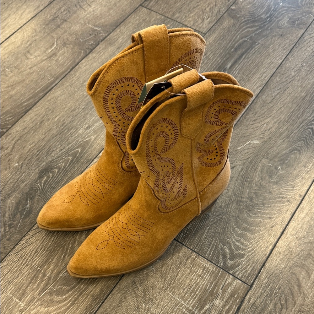 Roper Tan Heeled Boots with Embroidered Design